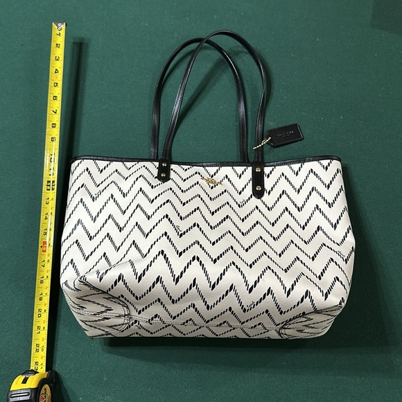 Reversible coach purse - Picture 2 of 5
